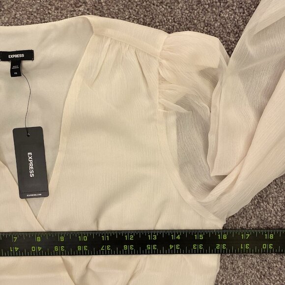 Express Women's V-Neck Smocked Cuff Peplum Top Long Sleeves Swan Size XS NWT $54 - Picture 11 of 16
